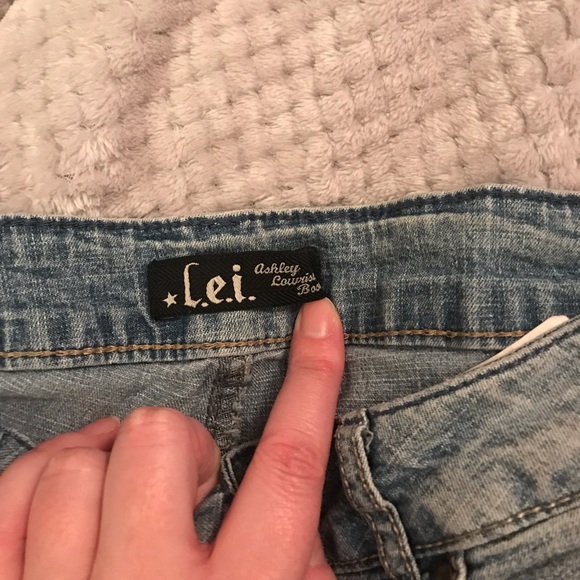 Juniors Lei jeans - Picture 3 of 6